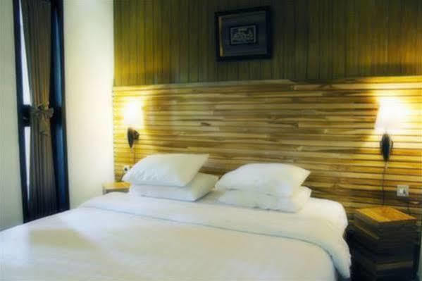 Puri Minggiran Guesthouse Yogya Yogyakarta Exterior photo