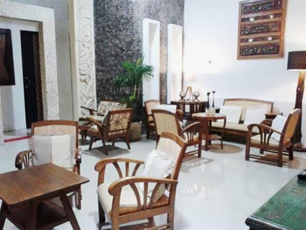 Puri Minggiran Guesthouse Yogya Yogyakarta Exterior photo