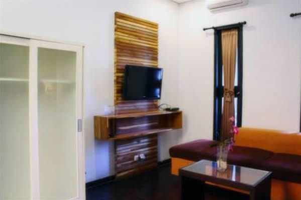 Puri Minggiran Guesthouse Yogya Yogyakarta Exterior photo