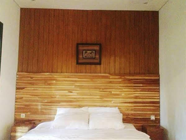 Puri Minggiran Guesthouse Yogya Yogyakarta Exterior photo